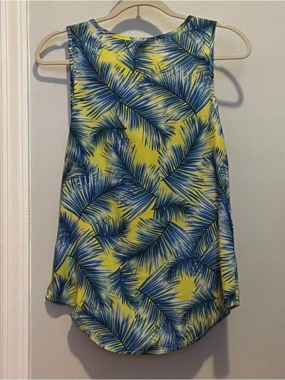 Tropical print top - Picture 2 of 2